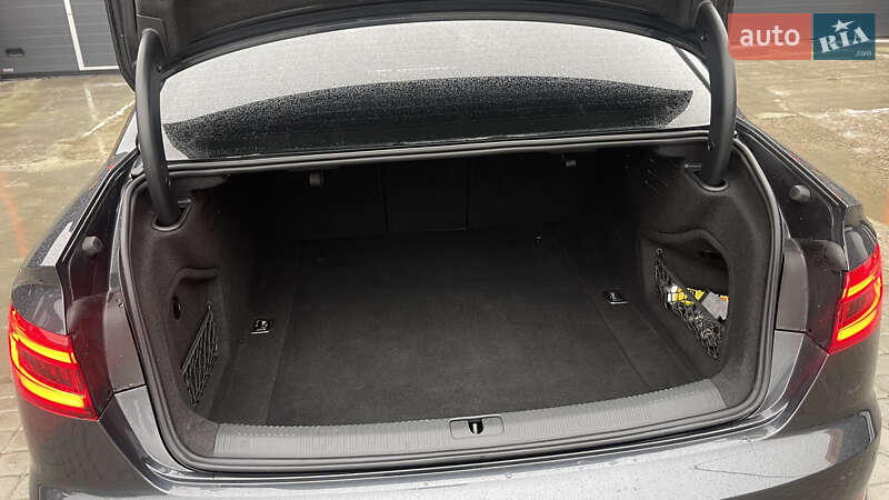 Седан Audi A4 2016 в Львове