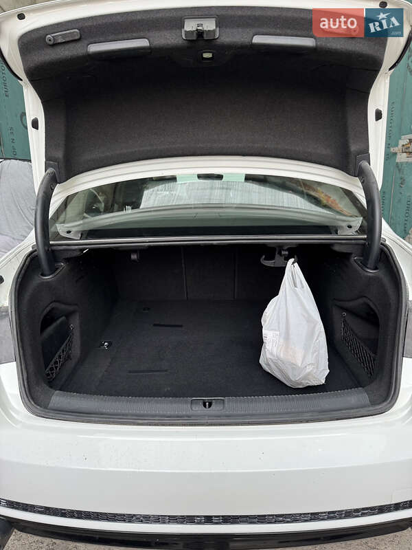 Седан Audi A4 2016 в Одессе