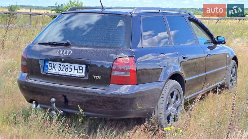 Універсал Audi A4 2000 в Вараші