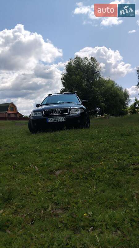 Універсал Audi A4 2000 в Вараші
