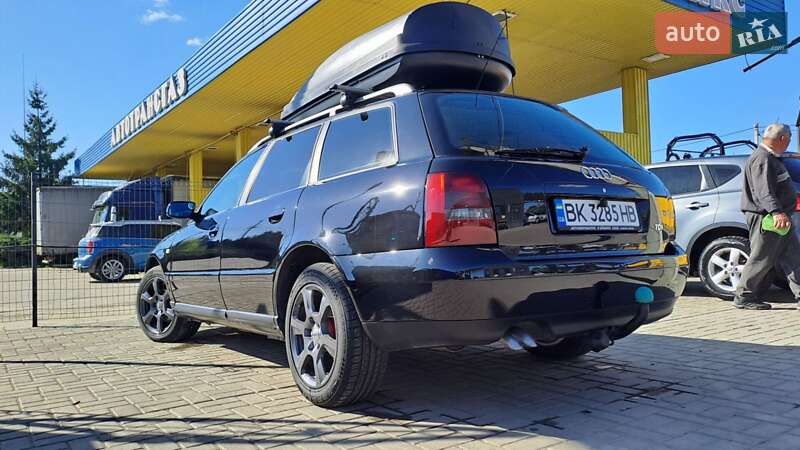 Універсал Audi A4 2000 в Вараші