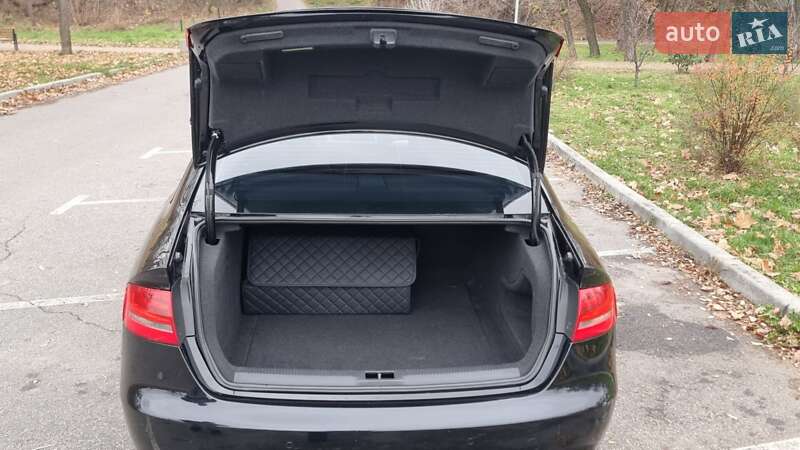 Седан Audi A4 2014 в Києві