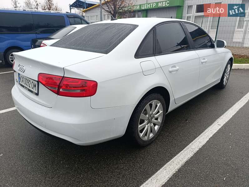 Седан Audi A4 2013 в Києві