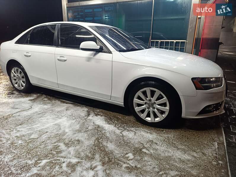Седан Audi A4 2013 в Києві