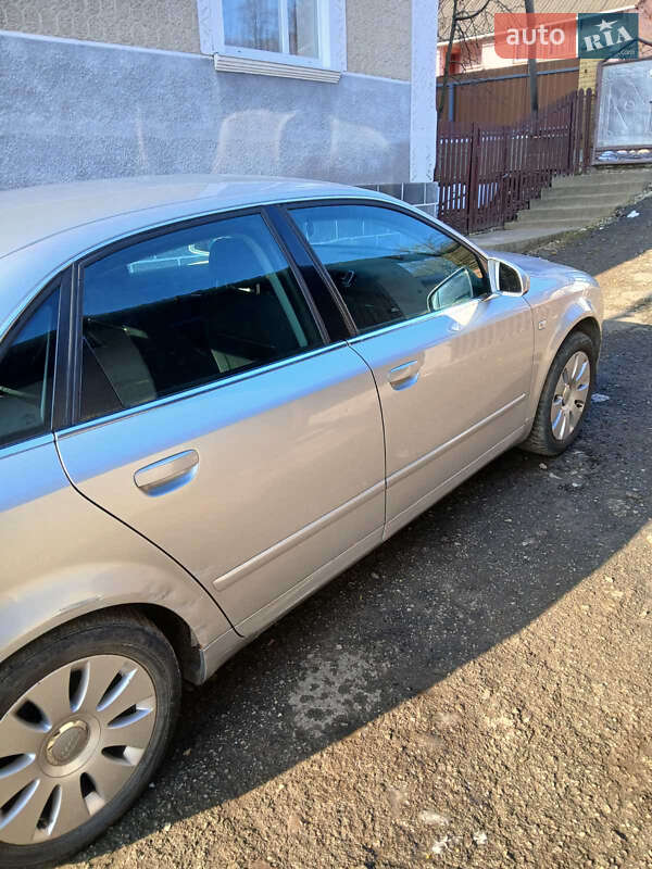 Седан Audi A4 2003 в Тлумачі