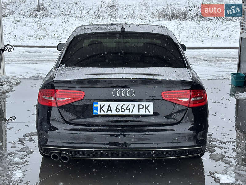 Седан Audi A4 2014 в Львове