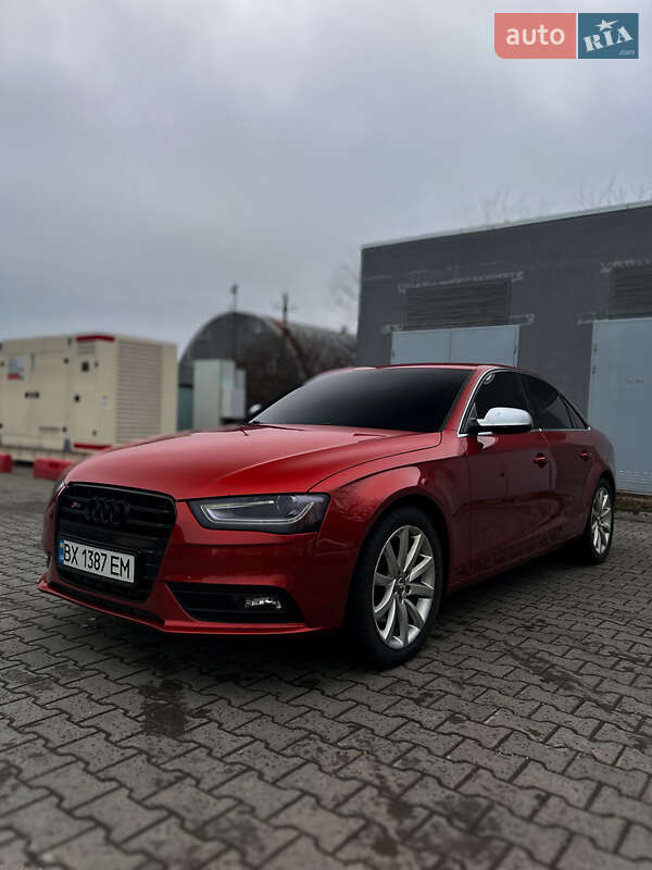 Седан Audi A4 2012 в Хмельницком