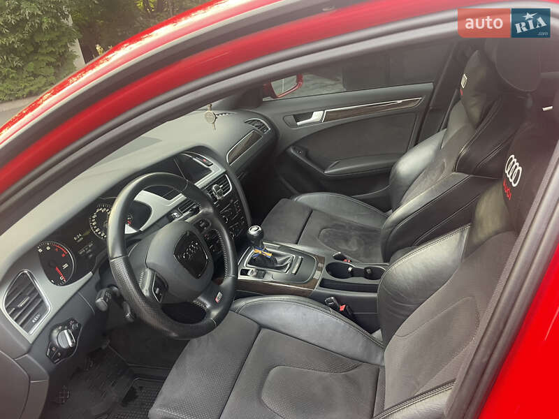 Седан Audi A4 2011 в Новояворівську