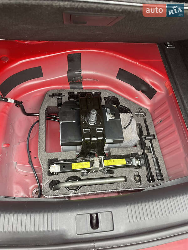 Седан Audi A4 2011 в Новояворівську