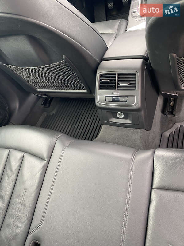 Седан Audi A4 2017 в Ровно