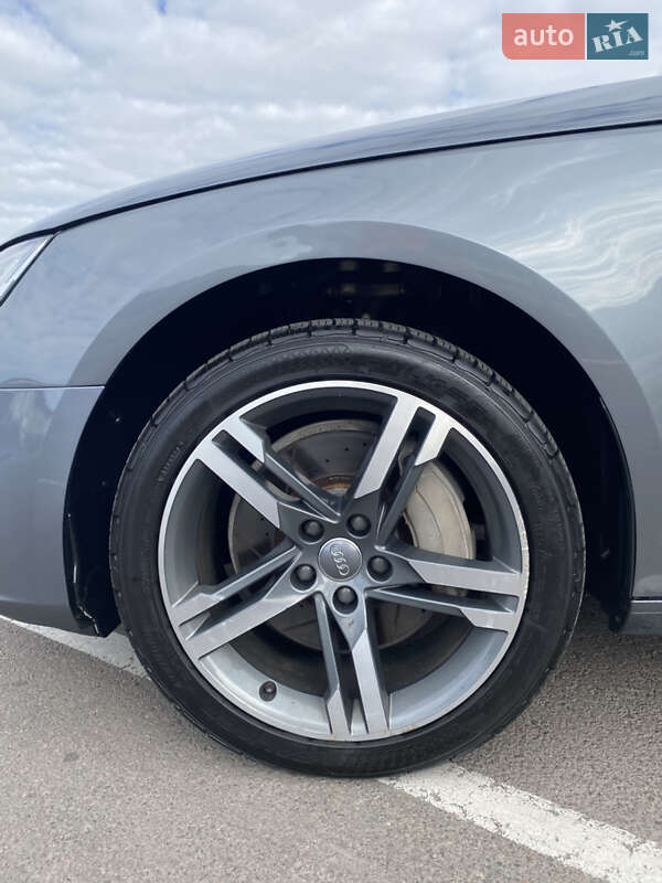 Седан Audi A4 2017 в Ровно