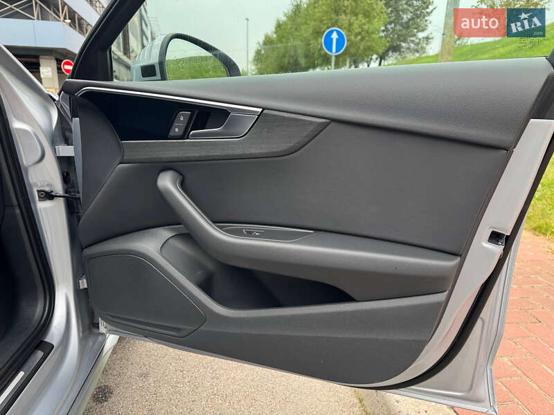 Седан Audi A4 2021 в Києві