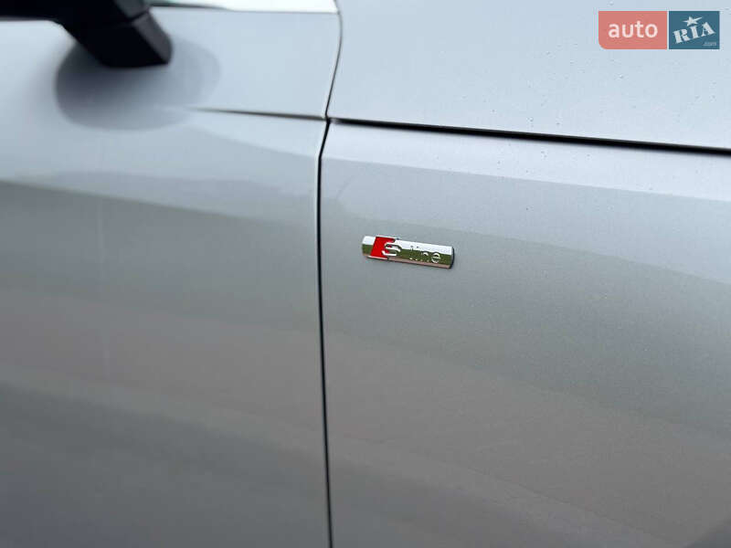 Седан Audi A4 2021 в Києві