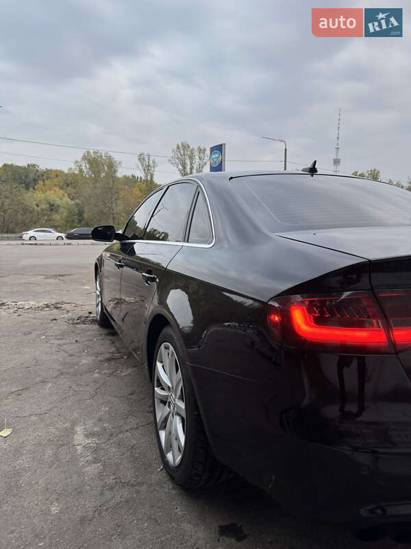 Седан Audi A4 2012 в Києві