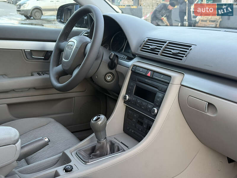 Седан Audi A4 2007 в Ровно