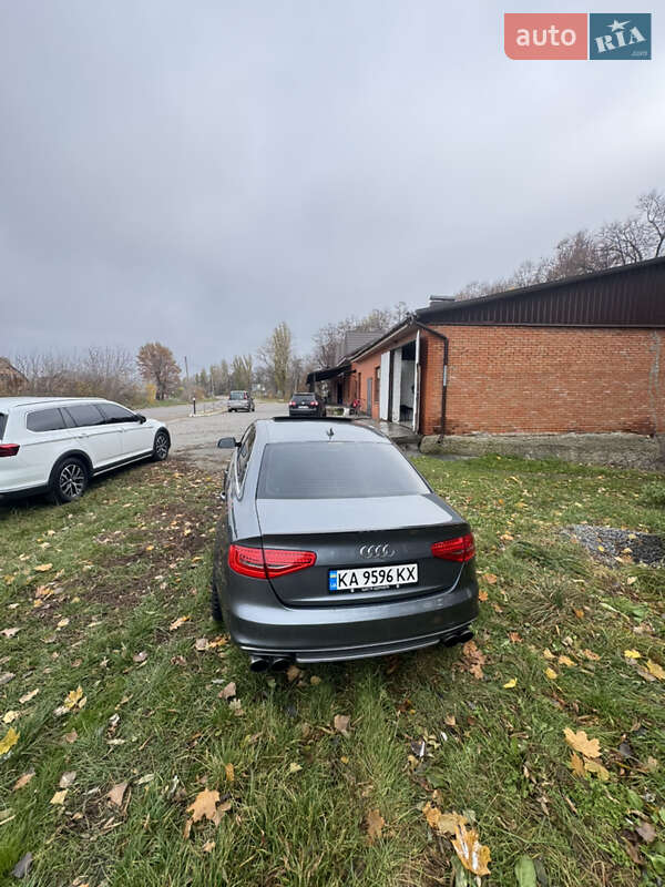 Седан Audi A4 2013 в Киеве