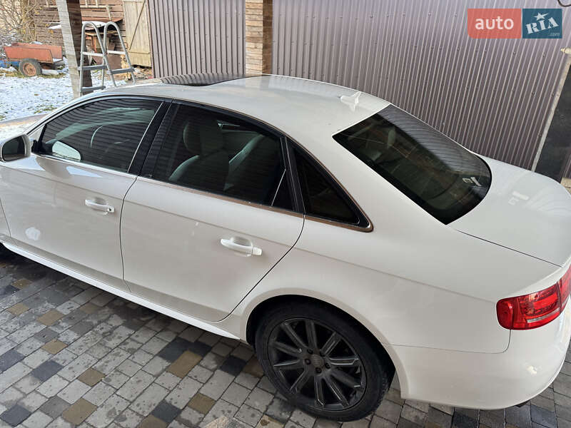Седан Audi A4 2012 в Луцьку