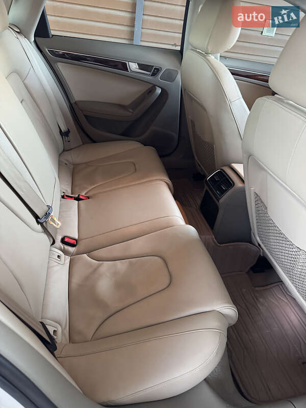 Седан Audi A4 2012 в Луцьку