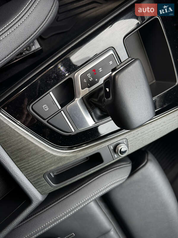 Седан Audi A4 2020 в Киеве