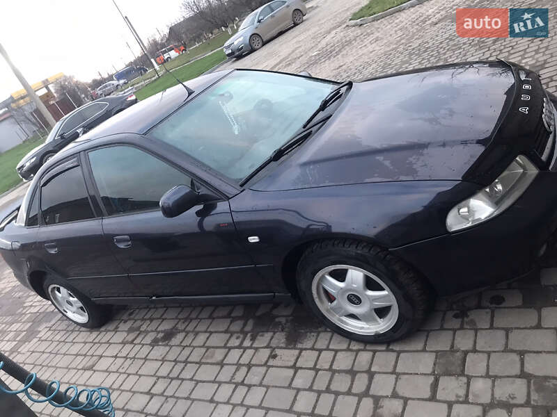 Седан Audi A4 2000 в Теофіполі