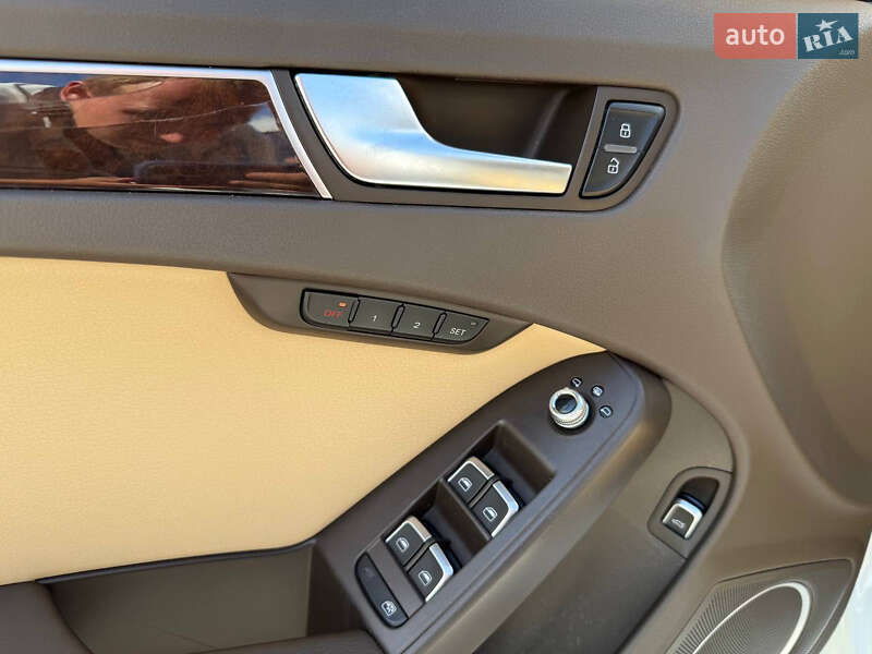 Седан Audi A4 2015 в Стрию