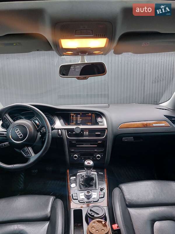 Седан Audi A4 2013 в Львове