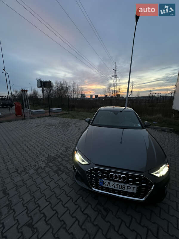 Седан Audi A4 2020 в Києві