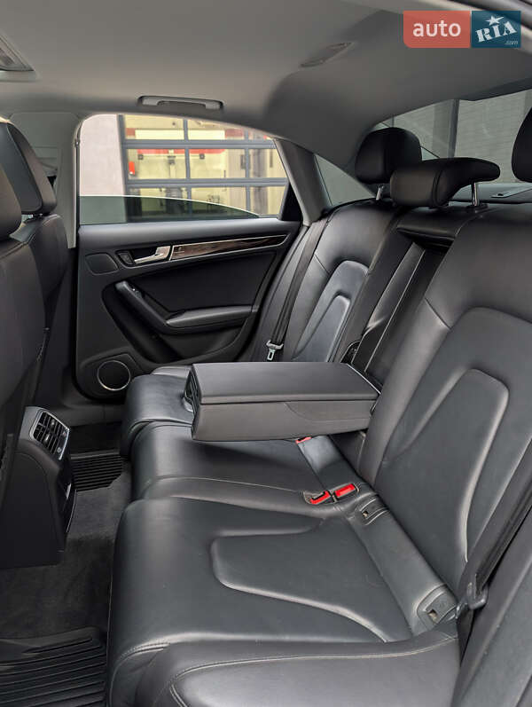 Седан Audi A4 2015 в Львове