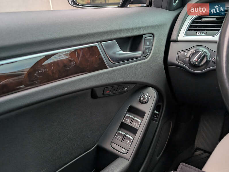 Седан Audi A4 2015 в Львове