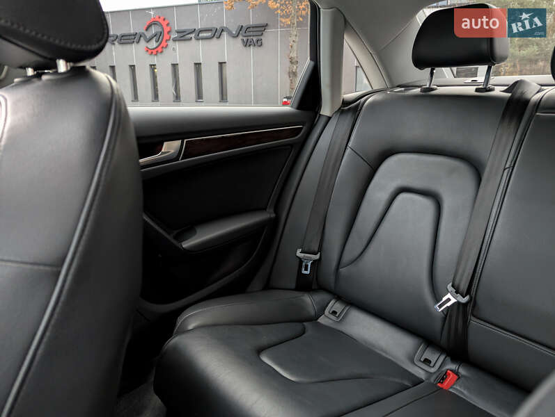Седан Audi A4 2015 в Львове