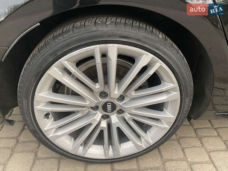 Седан Audi A4 2017 в Самборі