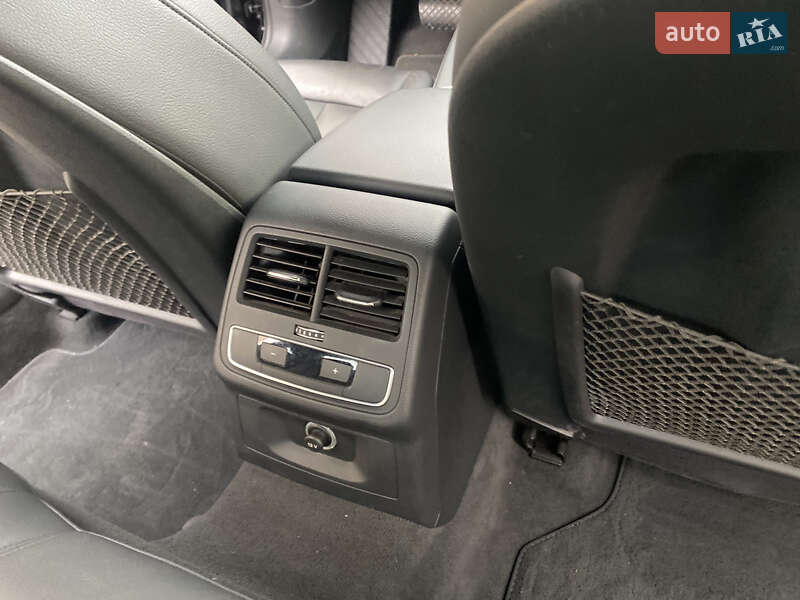 Седан Audi A4 2017 в Самборі