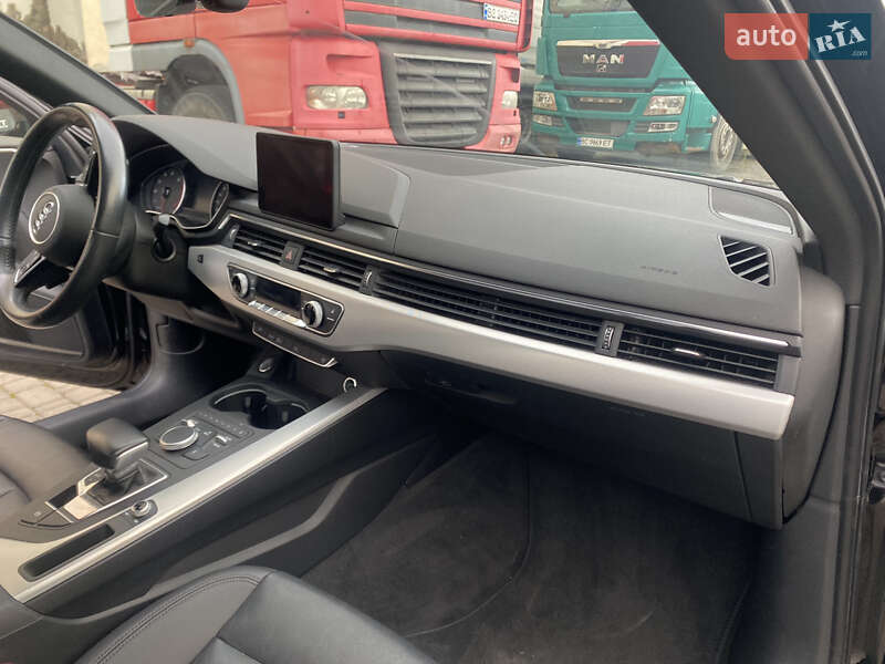 Седан Audi A4 2017 в Самборі