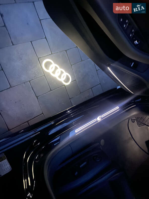 Седан Audi A4 2017 в Самборі