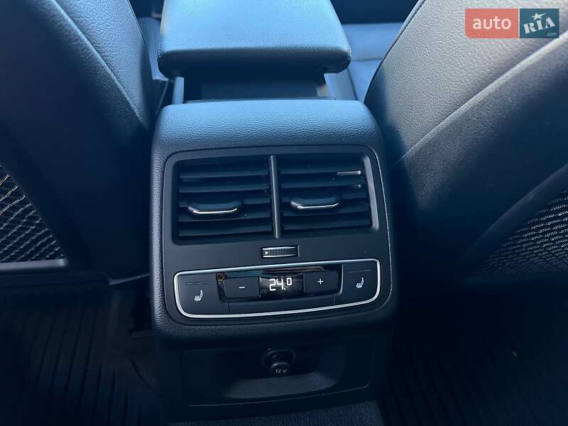 Седан Audi A4 2016 в Івано-Франківську