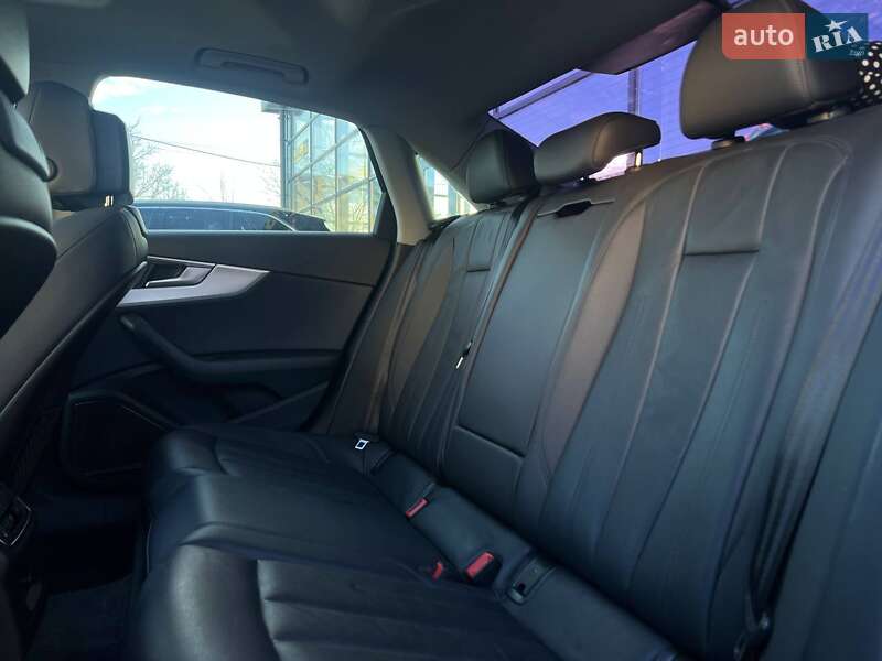 Седан Audi A4 2016 в Івано-Франківську