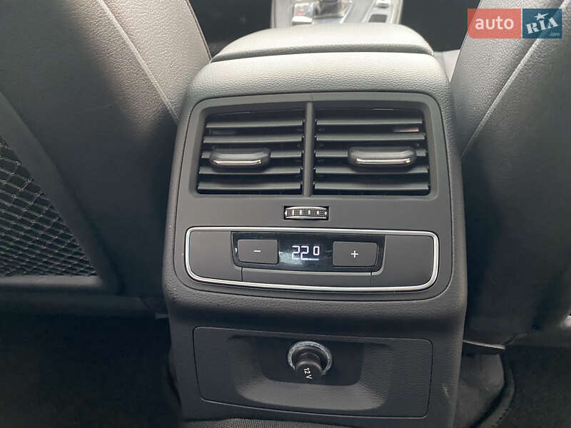 Седан Audi A4 2018 в Днепре