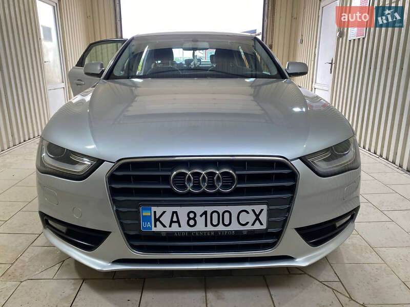 Седан Audi A4 2013 в Вараше