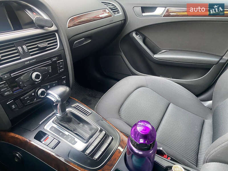 Седан Audi A4 2013 в Вараше