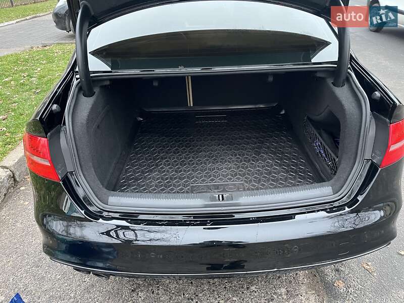 Седан Audi A4 2015 в Черкасах