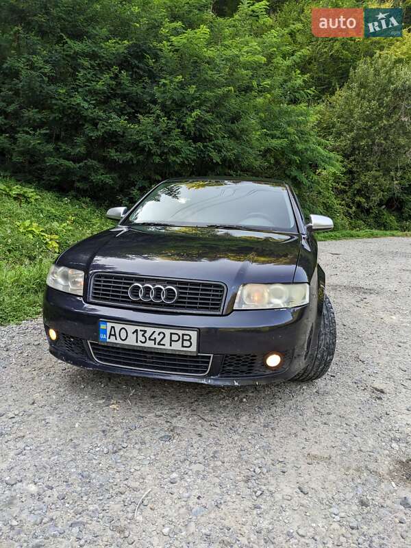 Седан Audi A4 2002 в Рахове