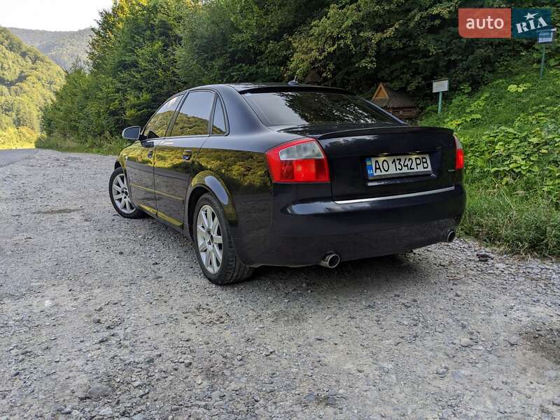 Седан Audi A4 2002 в Рахове