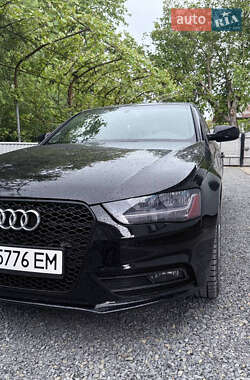 Седан Audi A4 2014 в Новоселице