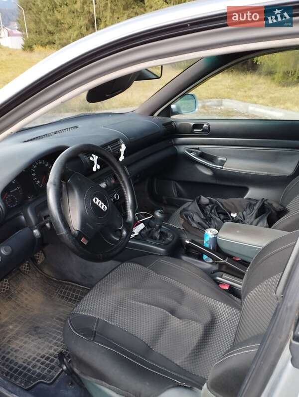 Седан Audi A4 1996 в Верховине