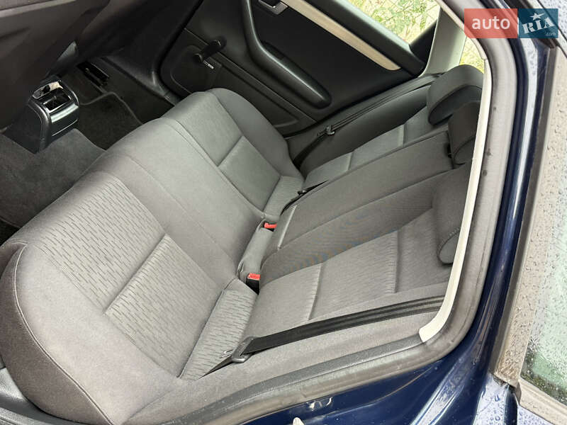 Седан Audi A4 2006 в Могилев-Подольске