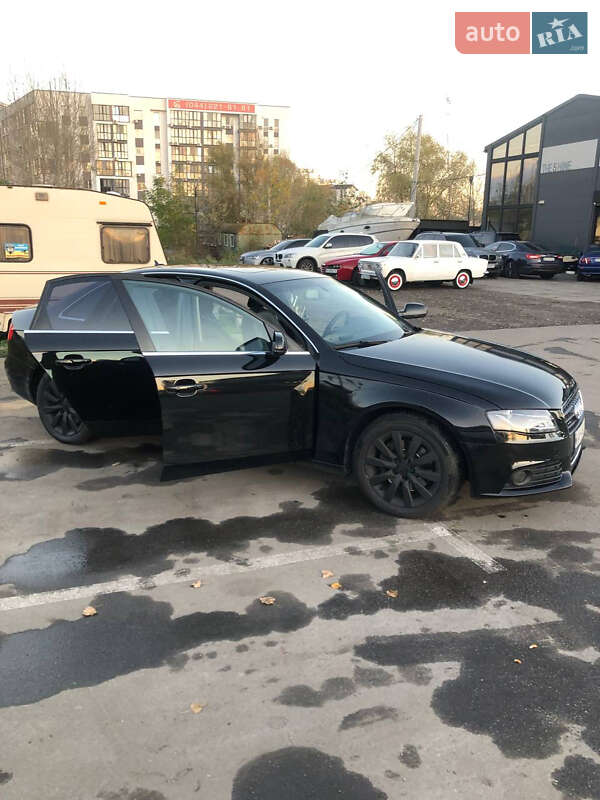 Седан Audi A4 2011 в Киеве