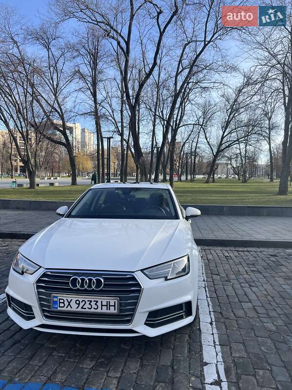 Седан Audi A4 2018 в Харкові