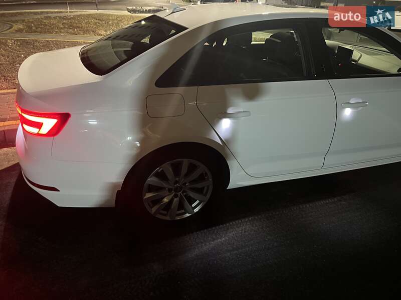 Седан Audi A4 2018 в Харкові