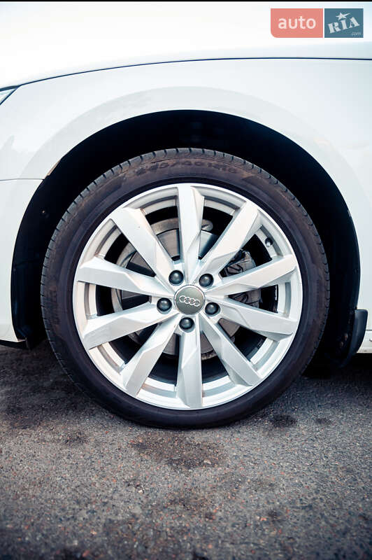 Седан Audi A4 2018 в Харкові