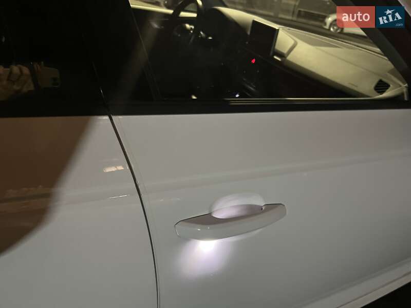 Седан Audi A4 2018 в Харкові